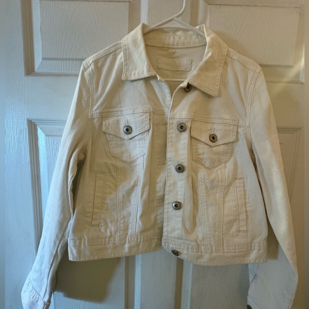 White denim Maurice’s jacket size 0 (14w-16w)